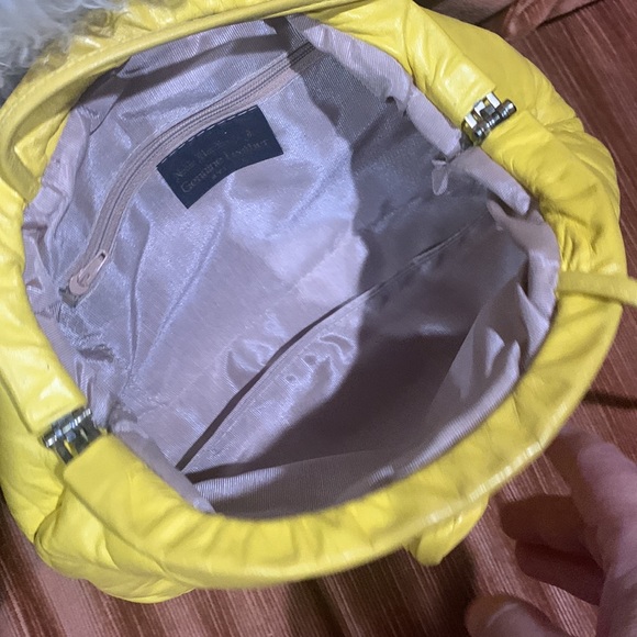 Vintage Yellow Leather Purse with Floret - Picture 10 of 16